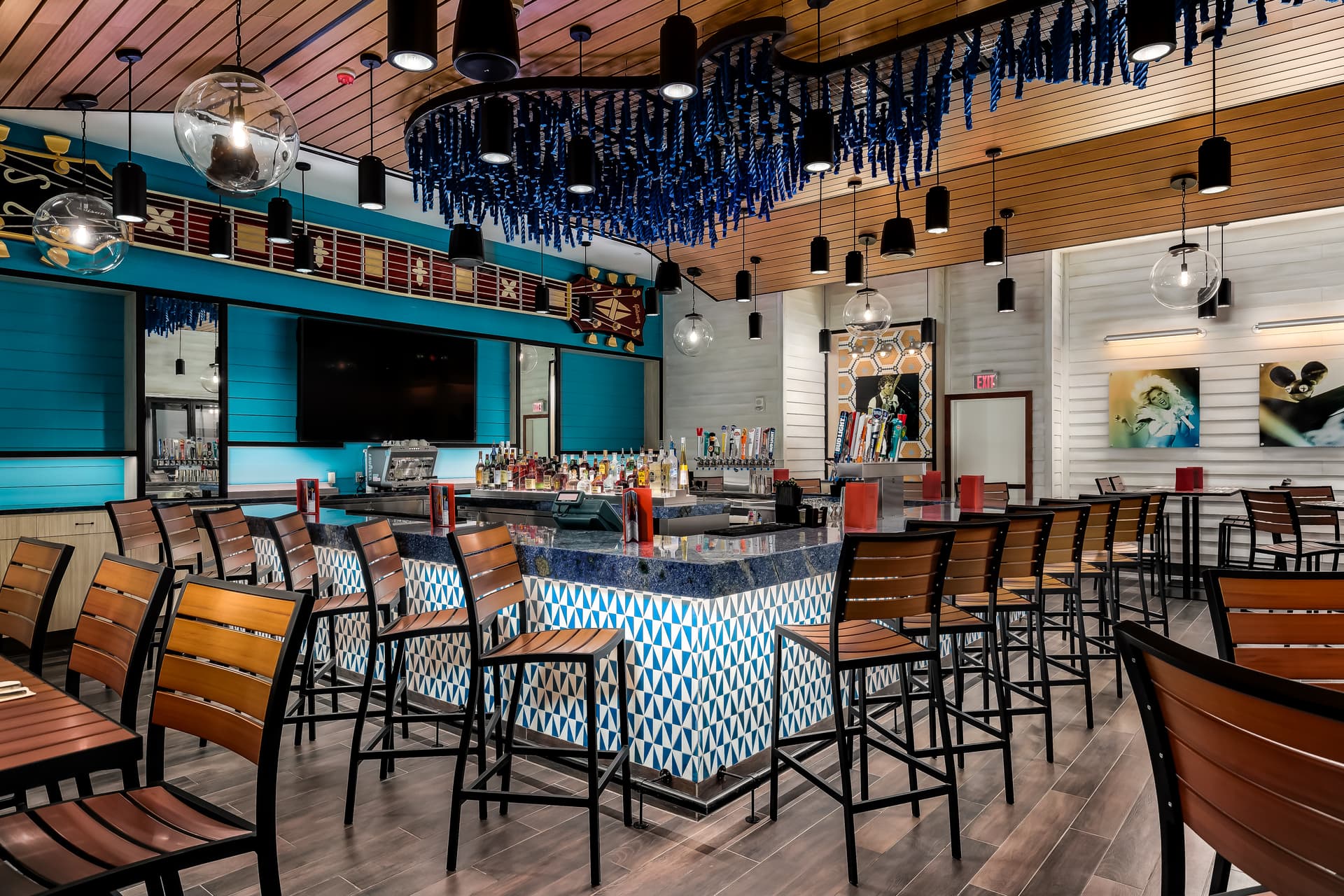 Restaurant bar
